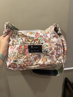 (Category: ) located in . Submitted by stopshopandbuymarikina (Listing ID 1431084091, Image 1). Description: .
