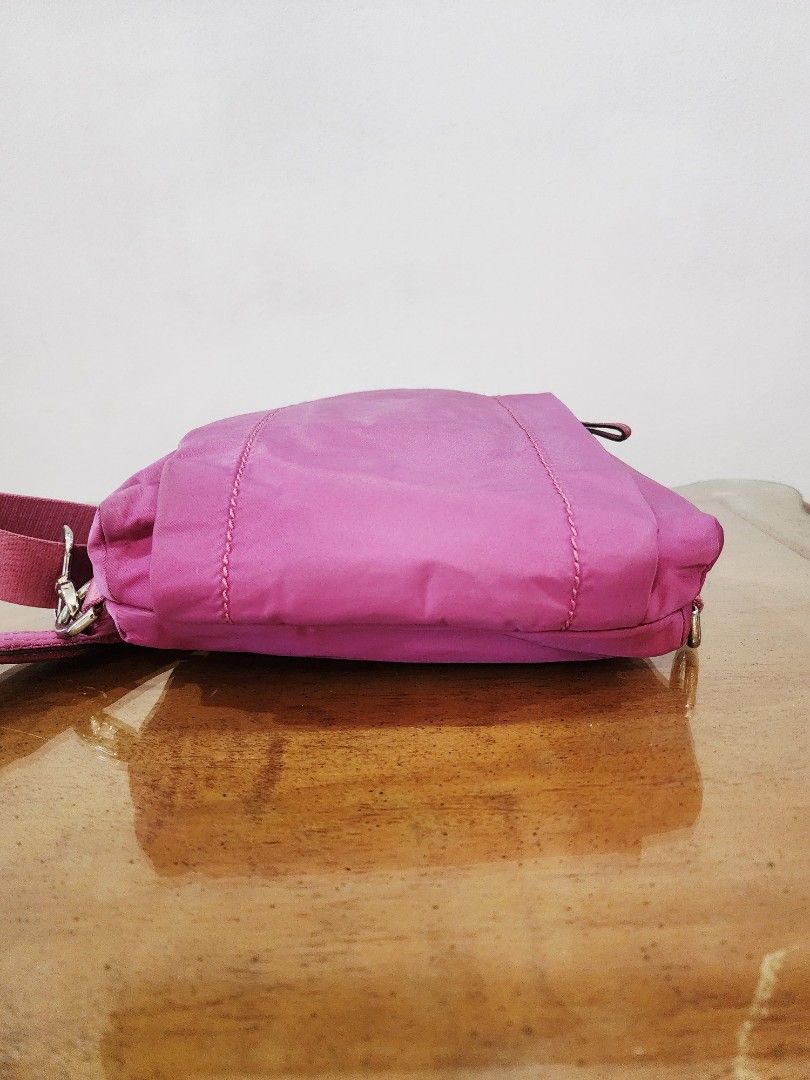 Tumi Voyageur Nylon Brive Body Bag (Category: Backpacks) located in Valenzuela. Submitted by absolutelychick (Listing ID 1430996672, Image 3). Description: L 8.25" x W 2" x H 14.75" meron pong fade sa name sa front please check pictures for reference jrs, lbc, j&t lalamove/grab ready.