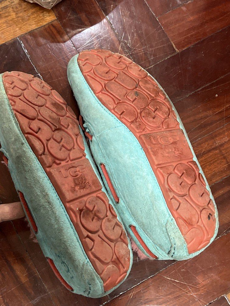 UGG (Category: Loafers) located in Quezon City. Submitted by whatever_88 (Listing ID 1431057168, Image 3). Description: UGG size 6.