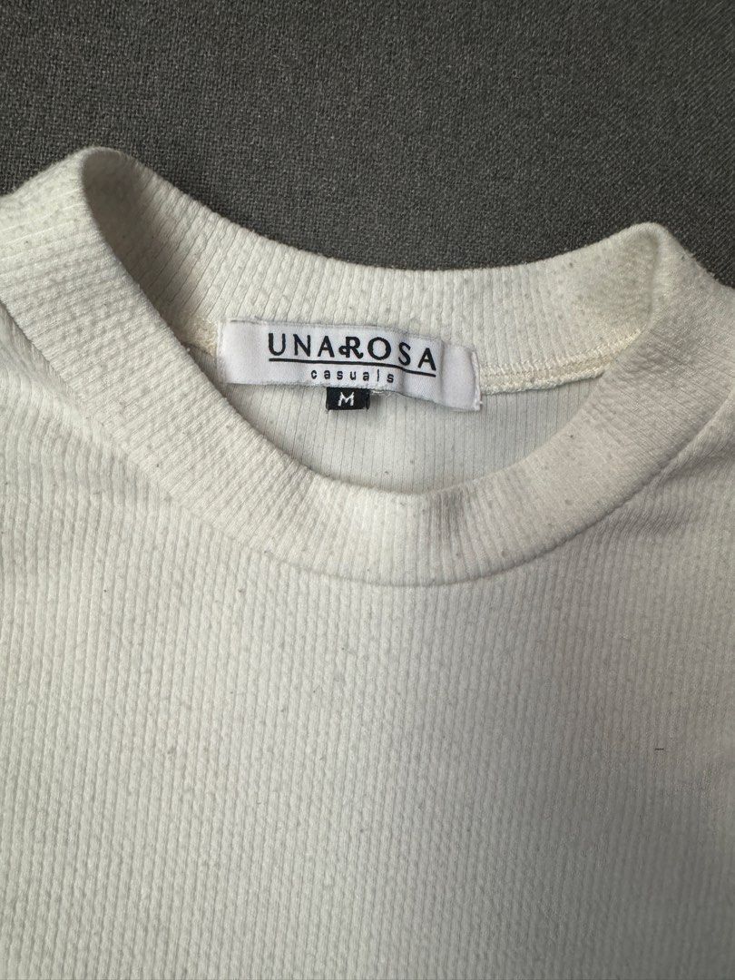 Unarosa Casuals White Cold Shoulder Top (Category: Blouses) located in Taguig. Submitted by ellaaa97 (Listing ID 1431004132, Image 2). Description: .