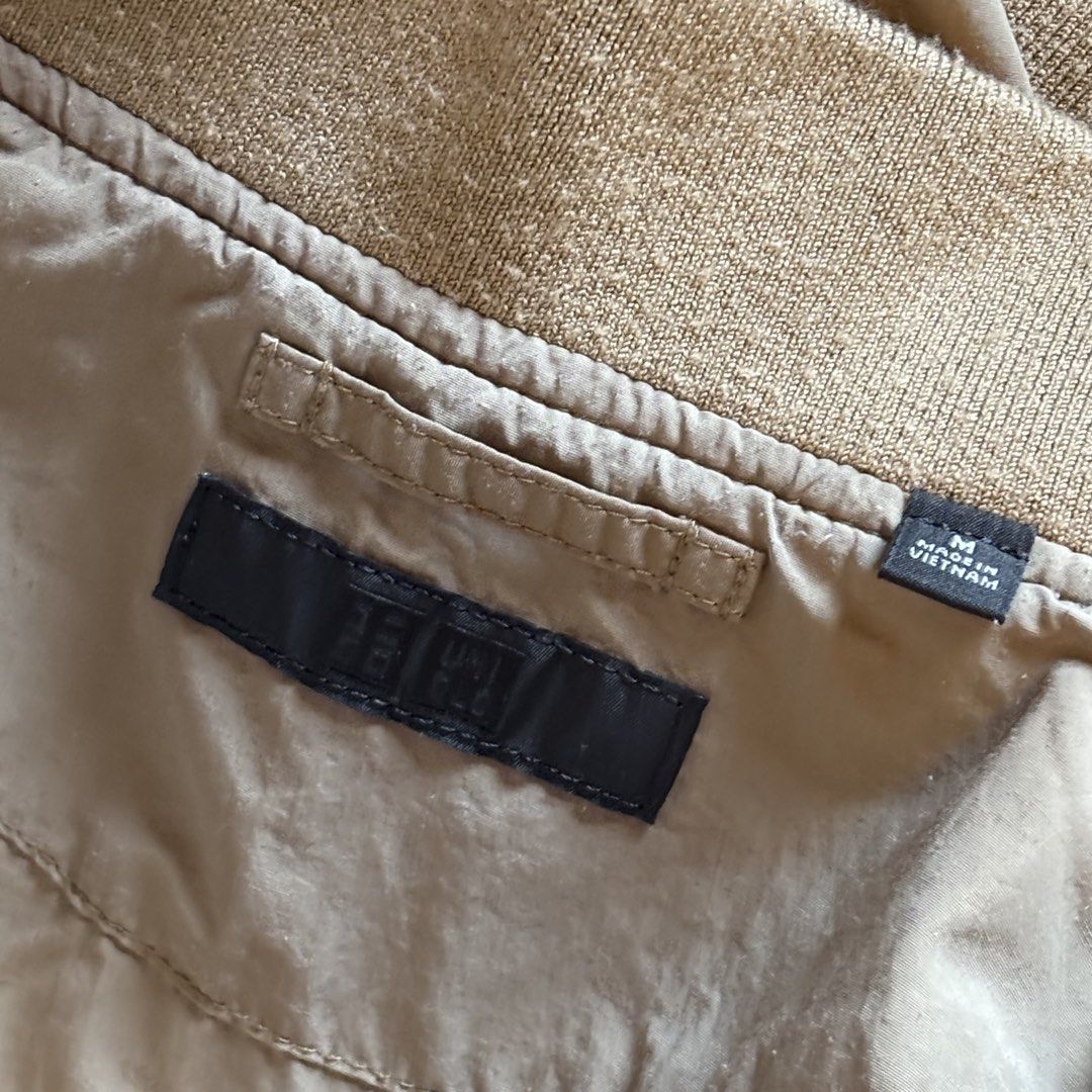 Uniqlo Bomber Jacket - Medium Brown (Category: Coats, Jackets and Outerwear) located in Makati City. Submitted by winvision (Listing ID 1431011932, Image 2). Description: Uniqlo Bomber Jacket Brown Bought 1,490 before Personal not thrifted, lightly used but has slight unnoticeable flaw due to heat W20xL25 .