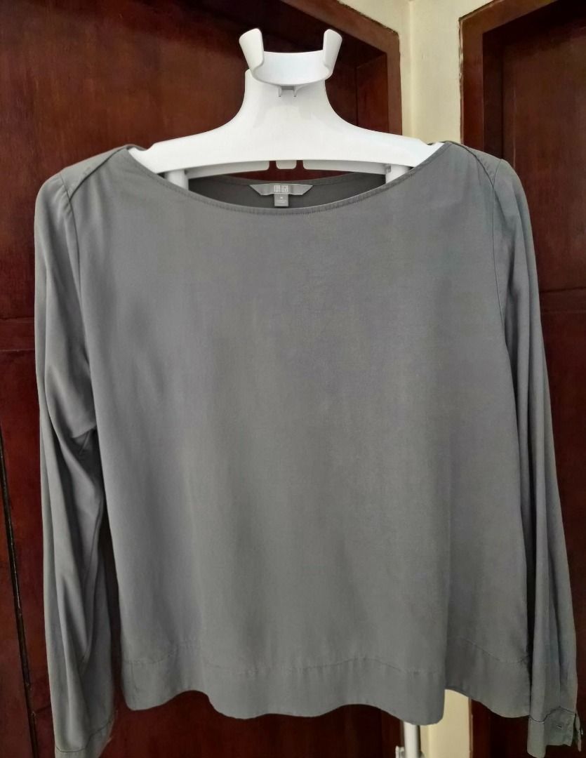 Uniqlo Long Sleeve Blouse (Category: Blouses) located in Quezon City. Submitted by lexy1402 (Listing ID 1431088374, Image 1). Description: Long-sleeved blouse from Uniqlo features a round neckline and a relaxed fit. It has a simple design with a solid color, suitable for various occasions. The sleeves have buttoned cuffs. The blouse is made of a smooth, lightweight fabric. It is a versatile piece that can be dressed up or down. - Color: Grey - Si