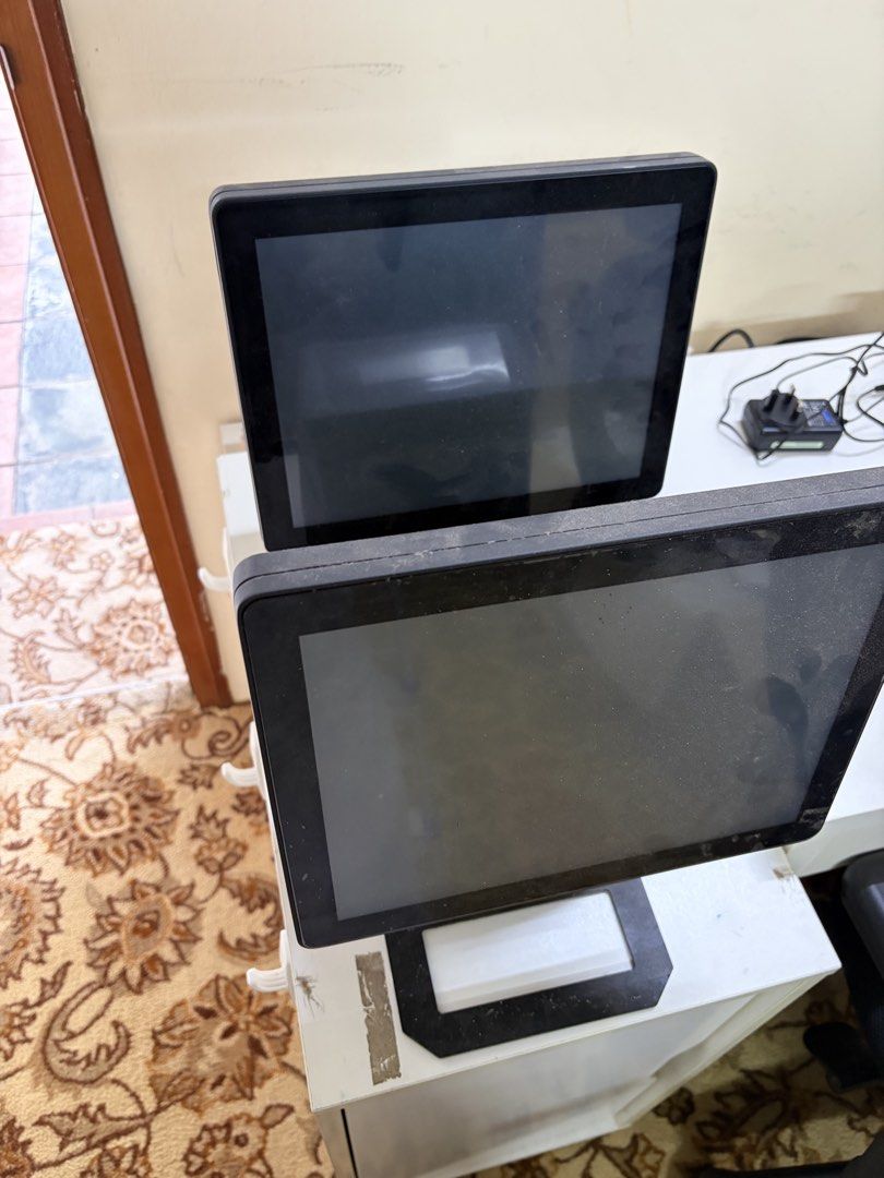 Used POS System (Category: Office & Business Technology) located in Singapore. Submitted by husab (Listing ID 1430981148, Image 2). Description: - Used POS system - Not functional - All parts in the computer 4 pieces in total.
