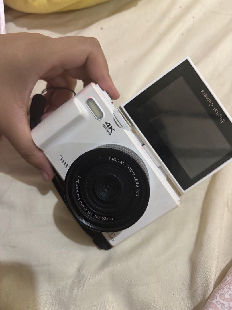 VETEK 8 FLIP CAMERA ‼️ NEGOTIABLE (Category: Cameras) located in Manila. Submitted by lovedbybea.c (Listing ID 1431090435, Image 3). Description: INCLUDES: - Black baggie case - Box - Charger - Wiper - Manual MOD - LALAMOVE - GRAB - MEETUPS MOP: - GCASH - PAYMAYA.