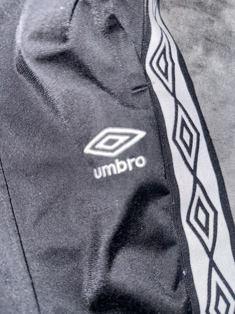 Vintage Umbro Track Pants (Category: Joggers) located in Mandaluyong City. Submitted by markqzn2 (Listing ID 1431131389, Image 2). Description: Vintage y2k Umbro Track Pants Black Size S on tag.