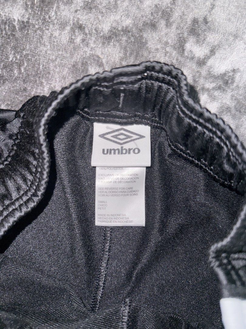 Vintage Umbro Track Pants (Category: Joggers) located in Mandaluyong City. Submitted by markqzn2 (Listing ID 1431131389, Image 3). Description: Vintage y2k Umbro Track Pants Black Size S on tag.