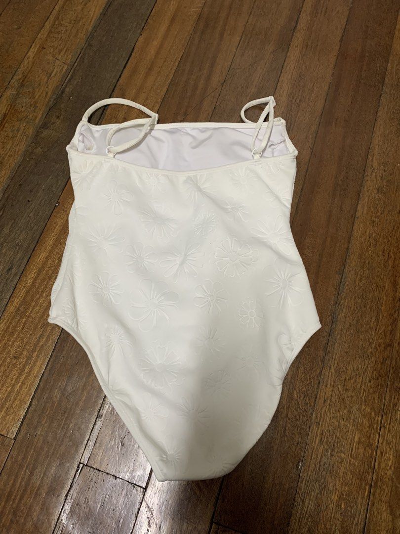 White Floral One-Piece Swimsuit (Category: Bikinis & Swimsuits) located in Quezon City. Submitted by thriftythought (Listing ID 1431038879, Image 2). Description: Location QC .