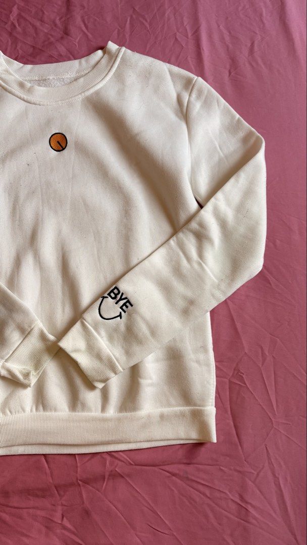 White Sweatshirt with Embroidered Details (Category: Longsleeves) located in Marilao. Submitted by ac_declutters (Listing ID 1431084260, Image 2). Description: - Fleece material in the inside of the sweater - DM for more info.