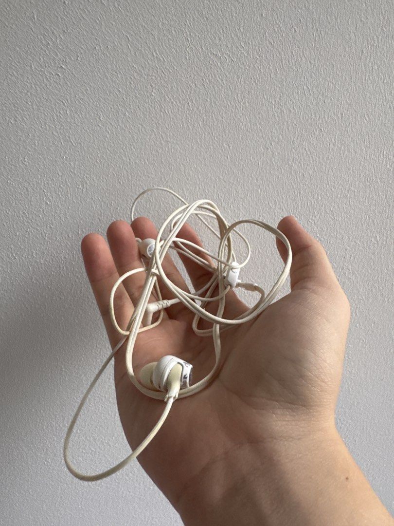 White Wired Earphones424103715191531520