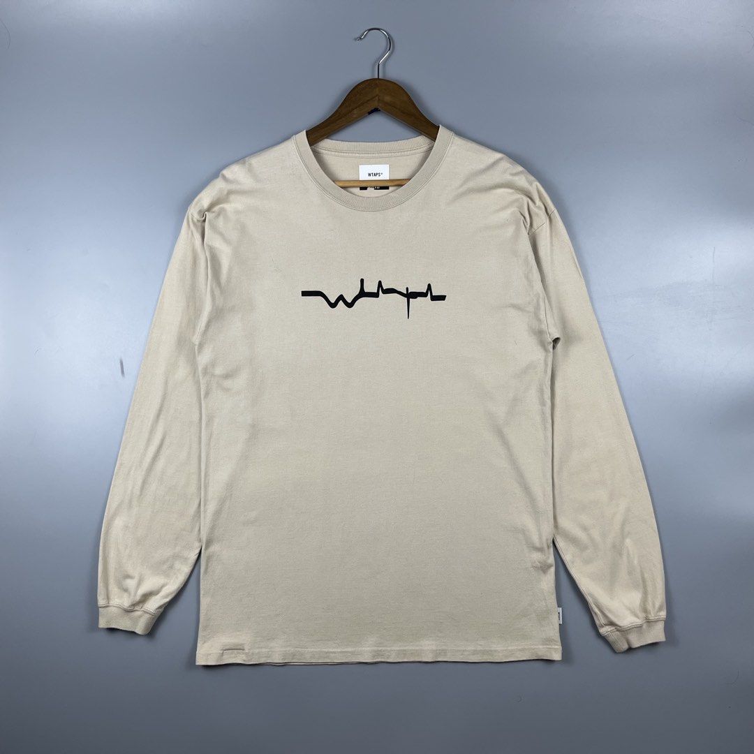 WTAPS Sweatshirt (Category: Activewear) located in Los Banos. Submitted by 4030.archives. (Listing ID 1430996665, Image 1). Description: WTAPS Sweatshirt 1500 Pesos Size 3 Length : 29 inches Width : 20 inches Excellent Condition Authentic.