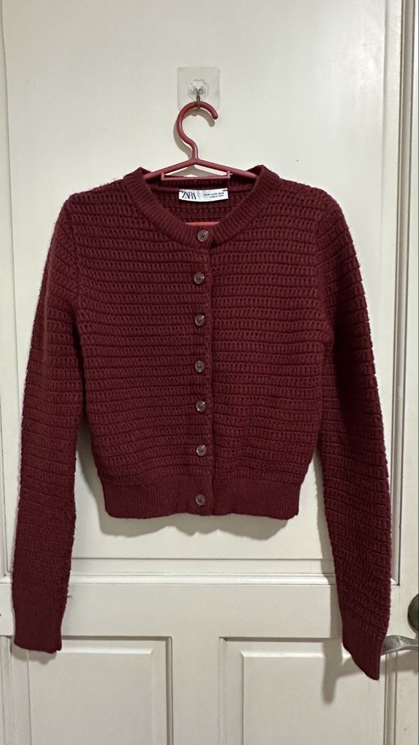 Zara - Cardigan Burgundy (Category: Coats, Jackets and Outerwear) located in Mandaluyong City. Submitted by yv.stuff (Listing ID 1431158305, Image 1). Description: .