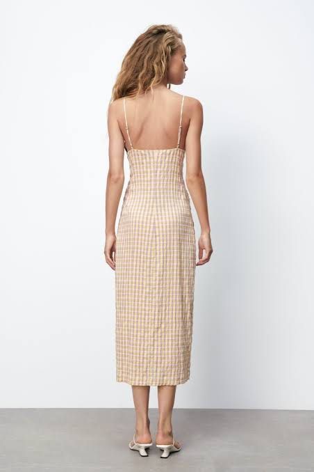 Zara checkered midi dress with front slit (Category: Dresses) located in Malabon City. Submitted by decluttergyal (Listing ID 1431110682, Image 2). Description: Size XS on tag, I’m an S and it still fits. However, since my bust grew in size it’s no longer comfortable to wear 🥲 Has fluffs which is unavoidable given the fabric (see image) Super flattering when worn even if you have small 🍒 Perfect for for strolling around, fabric doesn’t need iro