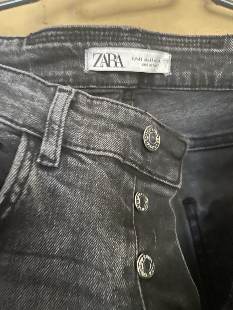 Zara Distressed Skinny Jeans (Category: Jeans) located in Banga. Submitted by Merje (Listing ID 1431045696, Image 1). Description: Zara Skinny Jeans Worn once. Good as new Nakastock lang sa cabinet .