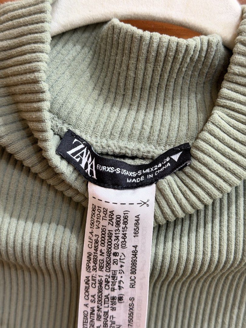 Zara Ribbed Sleeveless Mock Neck Top (Category: Sleeveless) located in San Juan City. Submitted by erkashops (Listing ID 1431067273, Image 2). Description: Zara Ribbed Sleeveless Mock Neck Top I loved it so much I got it in 4 colors Pink Black Gray Green ₱500 each!.