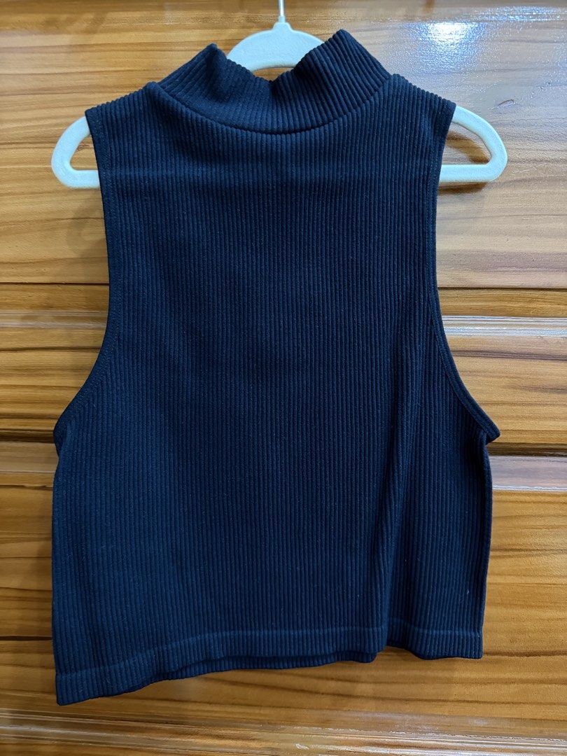 Zara Ribbed Sleeveless Mock Neck Top (Category: Sleeveless) located in San Juan City. Submitted by erkashops (Listing ID 1431067543, Image 1). Description: Zara Ribbed Sleeveless Mock Neck Top I loved it so much I got it in 4 colors Pink Black Gray Green ₱500 each! fits XS to S.