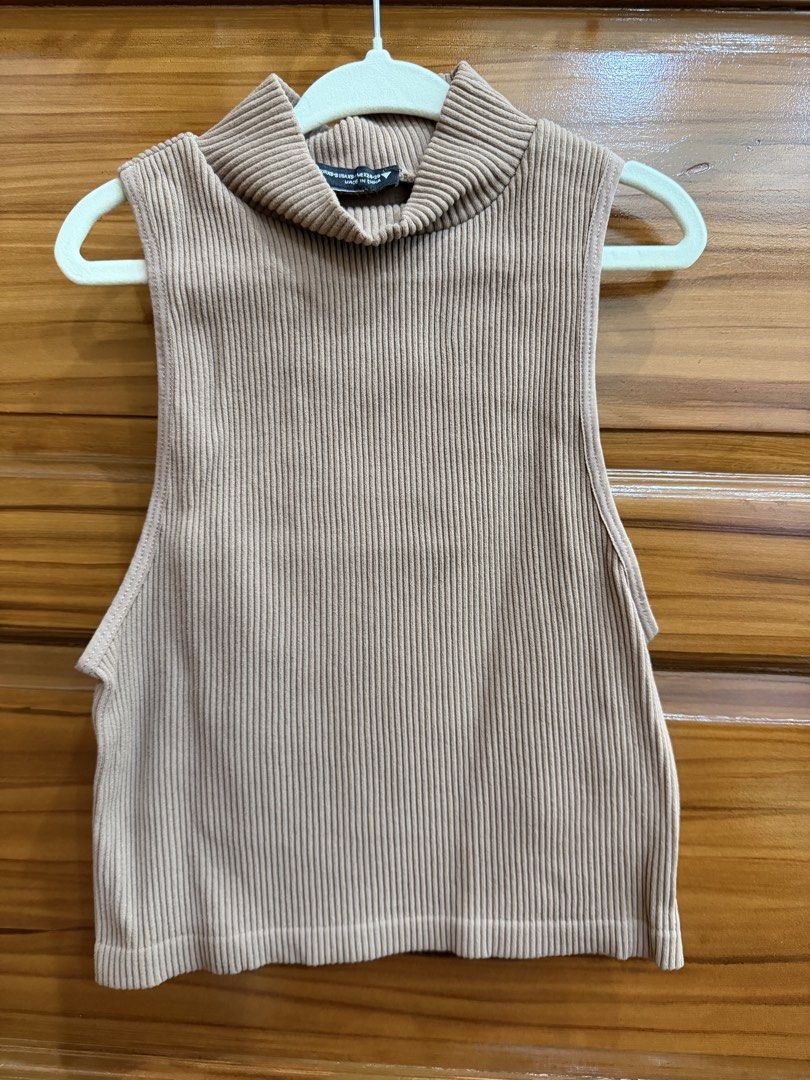 Zara Ribbed Sleeveless Mock Neck Top (Category: Sleeveless) located in San Juan City. Submitted by erkashops (Listing ID 1431067697, Image 1). Description: Zara Ribbed Sleeveless Mock Neck Top I loved it so much I got it in 4 colors Pink Black Gray Green ₱500 each! fits xs to s!.