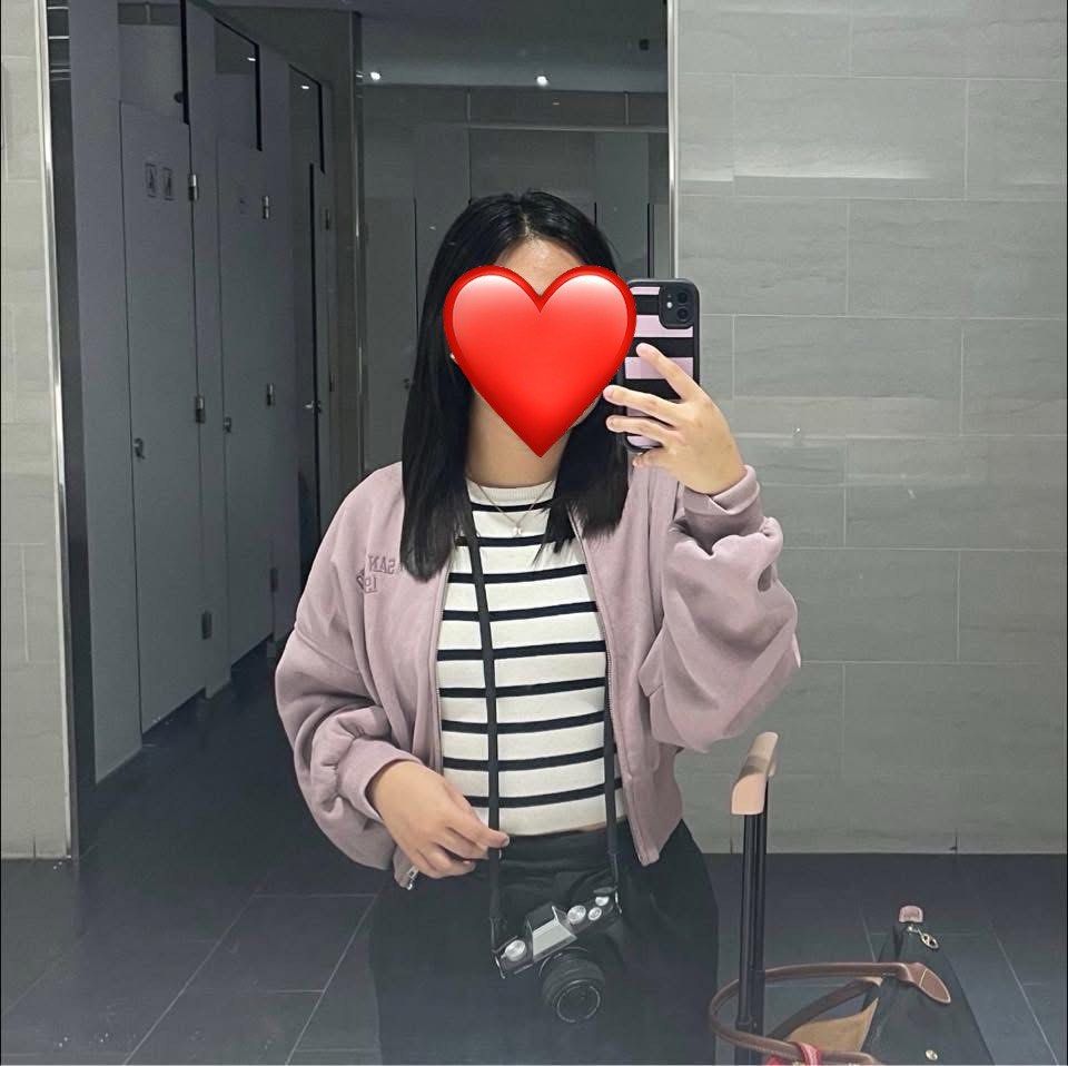 Zara San Diego Cropped Bomber Jacket (Category: Coats, Jackets and Outerwear) located in Manila. Submitted by revibe_2025 (Listing ID 1431065329, Image 2). Description: Pwede until semi med. Used once lang sa taiwan..