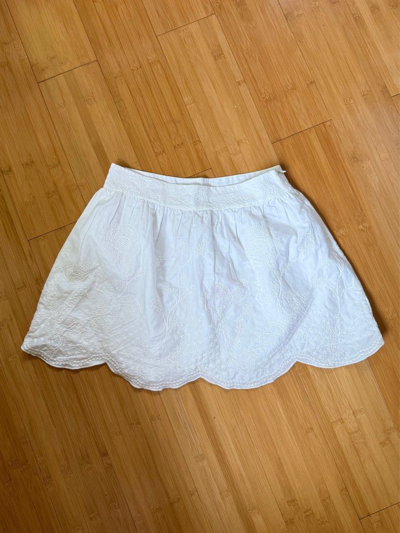 Zara White Mini Skirt with tags! (Category: Skirts) located in Angeles City. Submitted by rbdeclutters (Listing ID 1431027583, Image 1). Description: Zara White Mini Skirt with tags! - size: S on tag - never worn - 100/10 perfect condition - has beautiful lace detailing ‼️ rfs: bought the wrong size 📍based in Pampanga - shipping via lalamove/lbc/jnt.