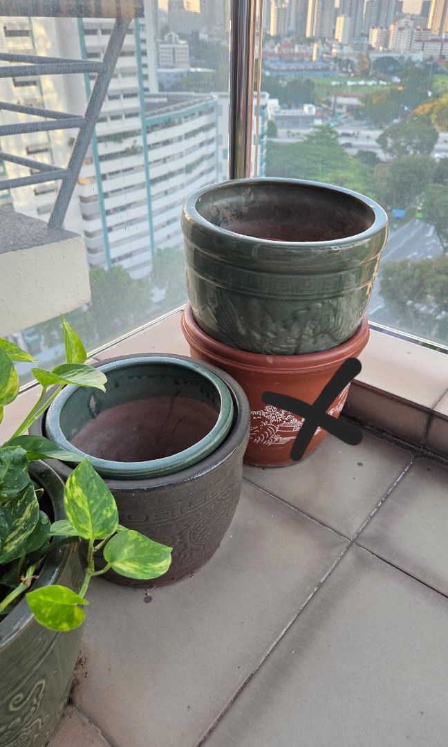 3 green ceramic pots