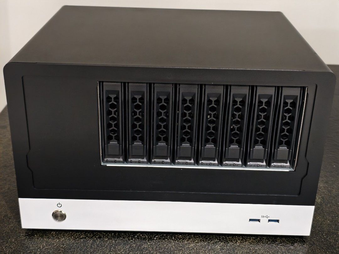 8-Bay NAS Case - Black442248723841034241