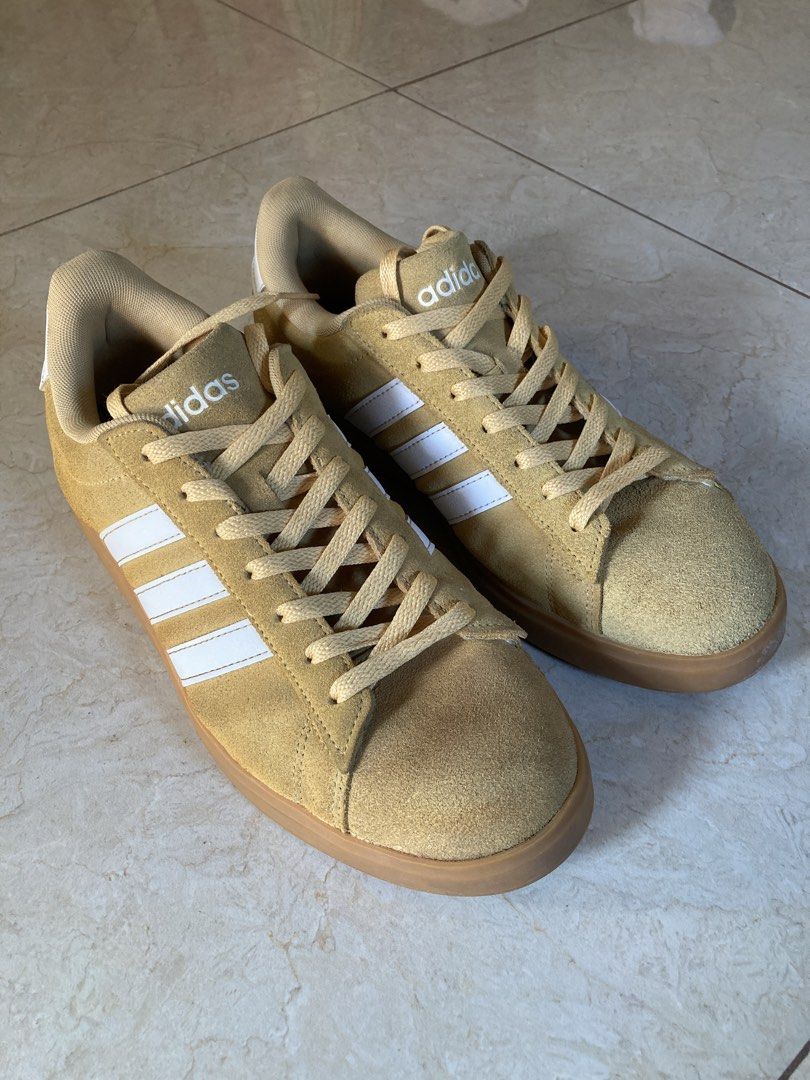 ADI grand court 2 (Category: Sneakers) located in Manila. Submitted by ajinn_ (Listing ID 1435384265, Image 1). Description: Like new with its original box Nego sa sure buyer! .