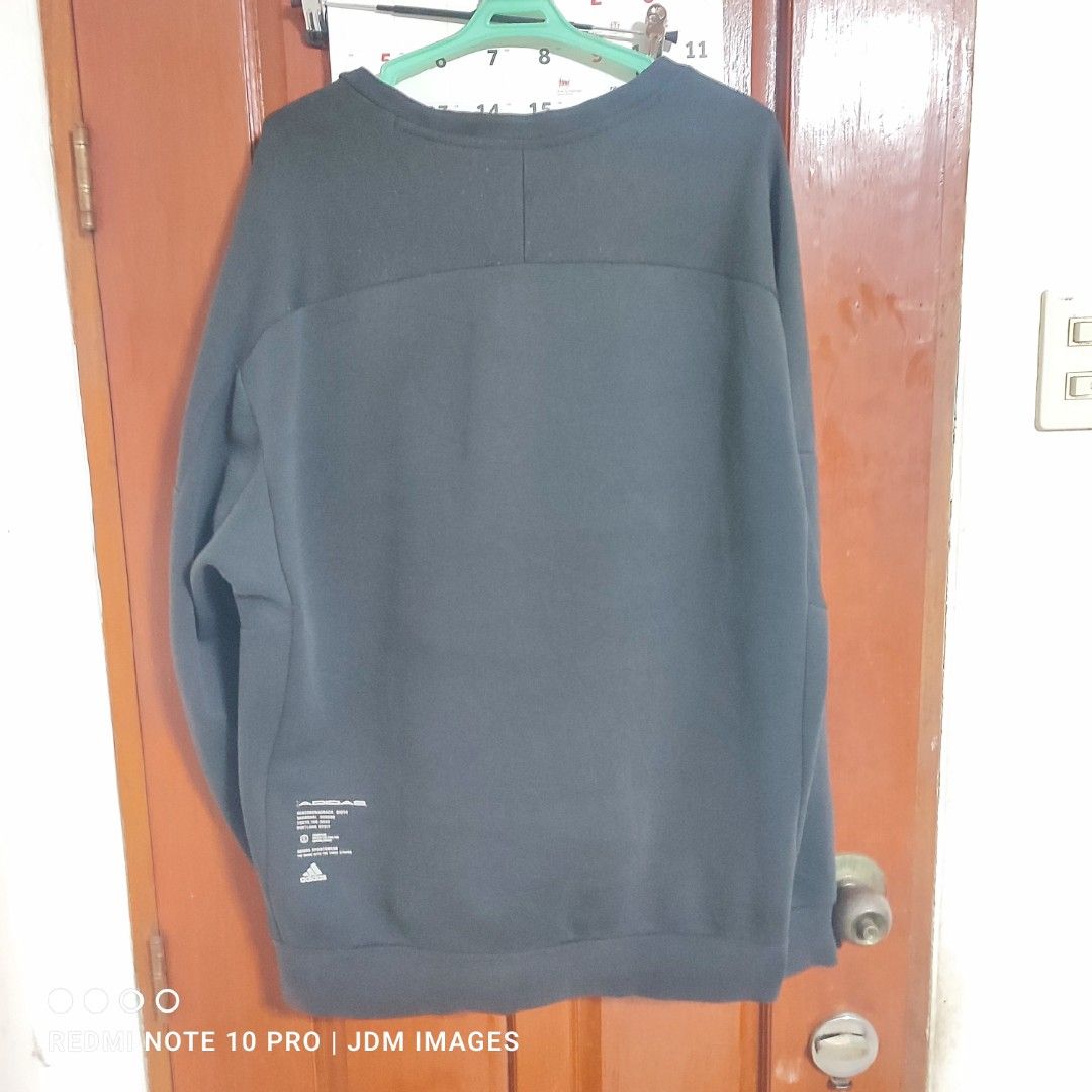 Adidas fleece Sweatshirt (Category: Coats, Jackets and Outerwear) located in Antipolo. Submitted by klashnikov (Listing ID 1435441609, Image 2). Description: paubos sale!!! Size:2XL Dimes:w24" l28" Tags:complete Condition:good condition Honest issue:check pics Payment option:Bank transfer,gcash,cash Pwede videocall for legitimacy Pls. Check my sellers feedback (marketplace/carousell) for peace of mind in buying. Wag na pong masyadong baratin, ang