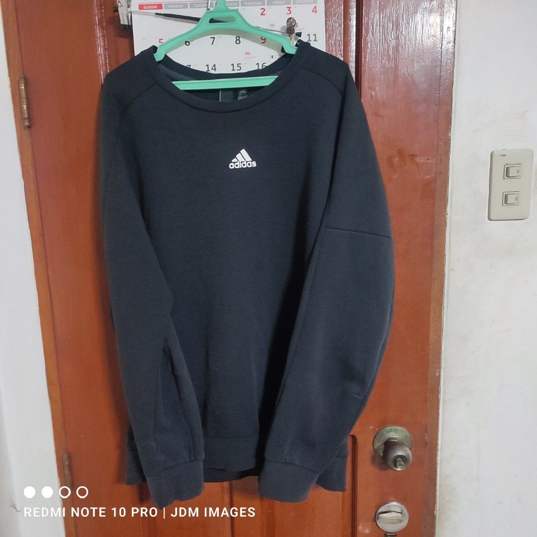 Adidas fleece Sweatshirt (Category: Coats, Jackets and Outerwear) located in Antipolo. Submitted by klashnikov (Listing ID 1435441609, Image 1). Description: paubos sale!!! Size:2XL Dimes:w24" l28" Tags:complete Condition:good condition Honest issue:check pics Payment option:Bank transfer,gcash,cash Pwede videocall for legitimacy Pls. Check my sellers feedback (marketplace/carousell) for peace of mind in buying. Wag na pong masyadong baratin, ang