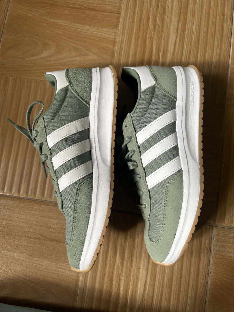 Adidas Run 70s 2.0 Sneakers (Category: Sneakers) located in Muntinlupa City. Submitted by liamboncodin97 (Listing ID 1435414497, Image 2). Description: - Adidas Run 70s 2.0 sneakers - Green and white colorway - Features the iconic Adidas three stripes - White sole with gum-colored bottom - US size 9.5, UK size 9, EUR size 43 1/3 - Worn once only for fitting. Didn’t like the fit on my wide feet. - Retails for ₱3800.