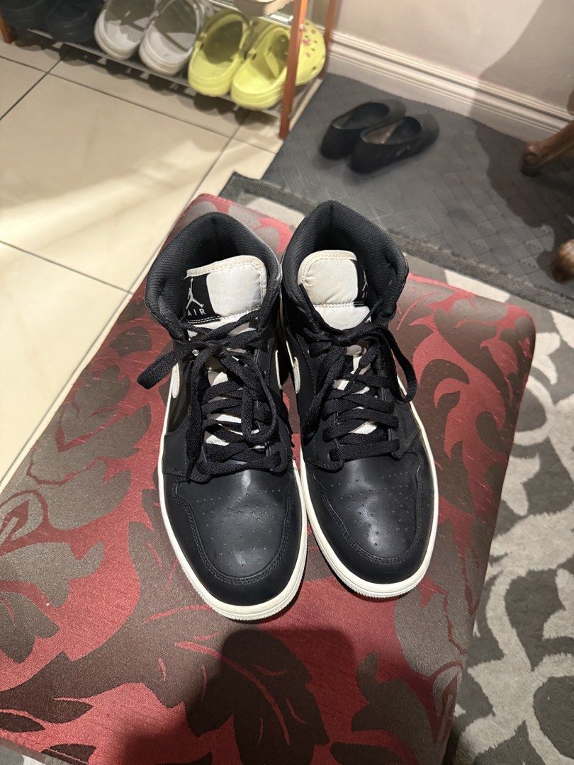Air Jordan 1 Mid Black White (Category: Sneakers) located in Makati City. Submitted by jmbvs (Listing ID 1435415171, Image 2). Description: No Box Size 9.5 US men.