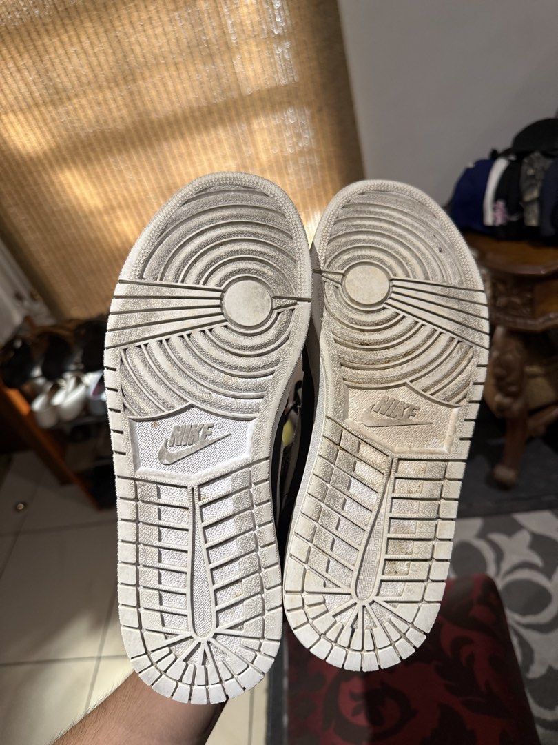 Air Jordan 1 Mid Black White (Category: Sneakers) located in Makati City. Submitted by jmbvs (Listing ID 1435415171, Image 3). Description: No Box Size 9.5 US men.