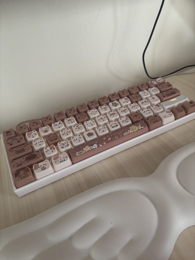 Anne Pro 1 Keyboard (Category: Computer Keyboard) located in Manila. Submitted by lylasellsstuff (Listing ID 1435426283, Image 1). Description: LAST PRICE!! - NOT NEGOTIABLE > comes with different keycap! rfs: need funds! issue: signs of usage.. can still connect to app! but to be able to use it continously u need it plugged in with usb c to charge! ITS RGB!.