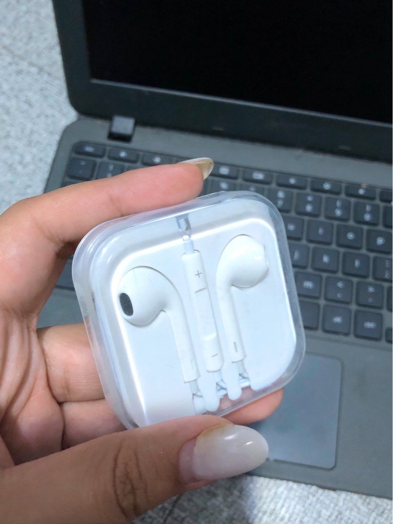 Apple EarPods with Lightning Connector (Category: Earphones) located in Manila. Submitted by mae0103 (Listing ID 1435350611, Image 1). Description: - Genuine Apple EarPods with Lightning Connector - Includes original case - Classic white color - Features the Apple logo on the case - Designed for comfort and high-quality audio - Ideal for music, podcasts, and calls EARPODS HEADPHONE PLUG JACK - 100% SEALED/BRANDNEW - HIGH QUALITY - COMPATIBLE DEVI