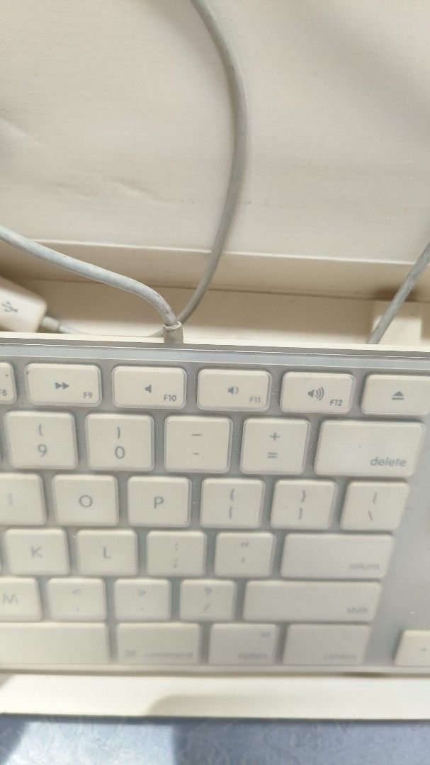 Apple Wired Keyboard with Numeric Keypad441888742132961282