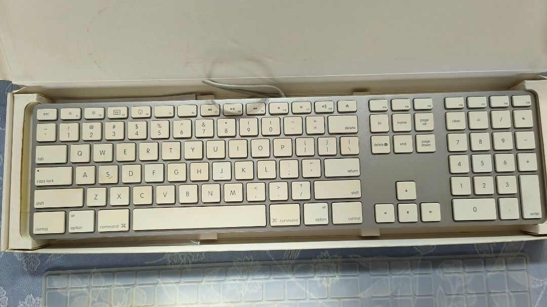 Apple Wired Keyboard with Numeric Keypad441888742132961280