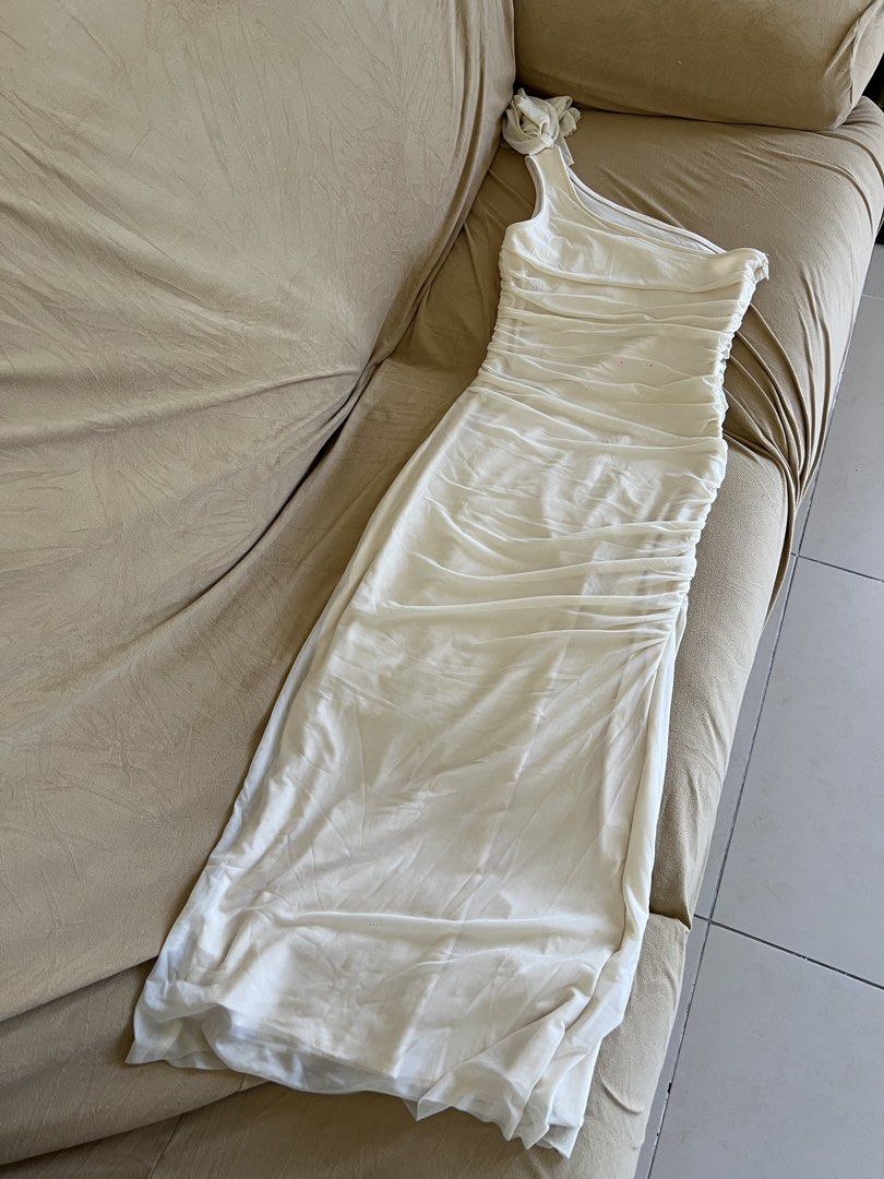 Apricot Long Dress (Category: Dresses) located in Pasay City. Submitted by declutterwme01 (Listing ID 1435472171, Image 2). Description: 26-28 waistline loc: taft (DLSU) or españa (UST) mop: gcash or cash can do meetups or deliver by lalamove.