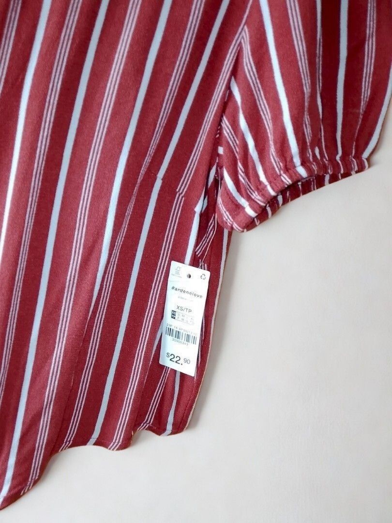 ARDENE Women's Cropped Top (Category: Blouses) located in Iloilo. Submitted by achinom (Listing ID 1435420636, Image 3). Description: ARDENE Women's Cropped Top Size XS on tag but best fit to size MEDIUM!!! Dimensions when laid flat: Chest/Bust (pit-to-pit) 18-19 inches Length 18 inches Never Been Used. NO rip, stains or holes. 📌 FIRST TO PAY=PRIORITY 📌 To help us both save time, please only offer on items you're genuinely interested in buying 