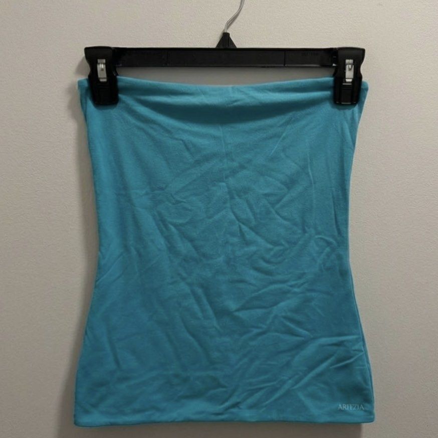 aritzia contour tube top (turquoise) (Category: Sleeveless) located in Marikina City. Submitted by itemsbynana (Listing ID 1435365405, Image 1). Description: 💌 brand new & guaranteed authentic 💌 size: xs 💌 item may come with or without tag.