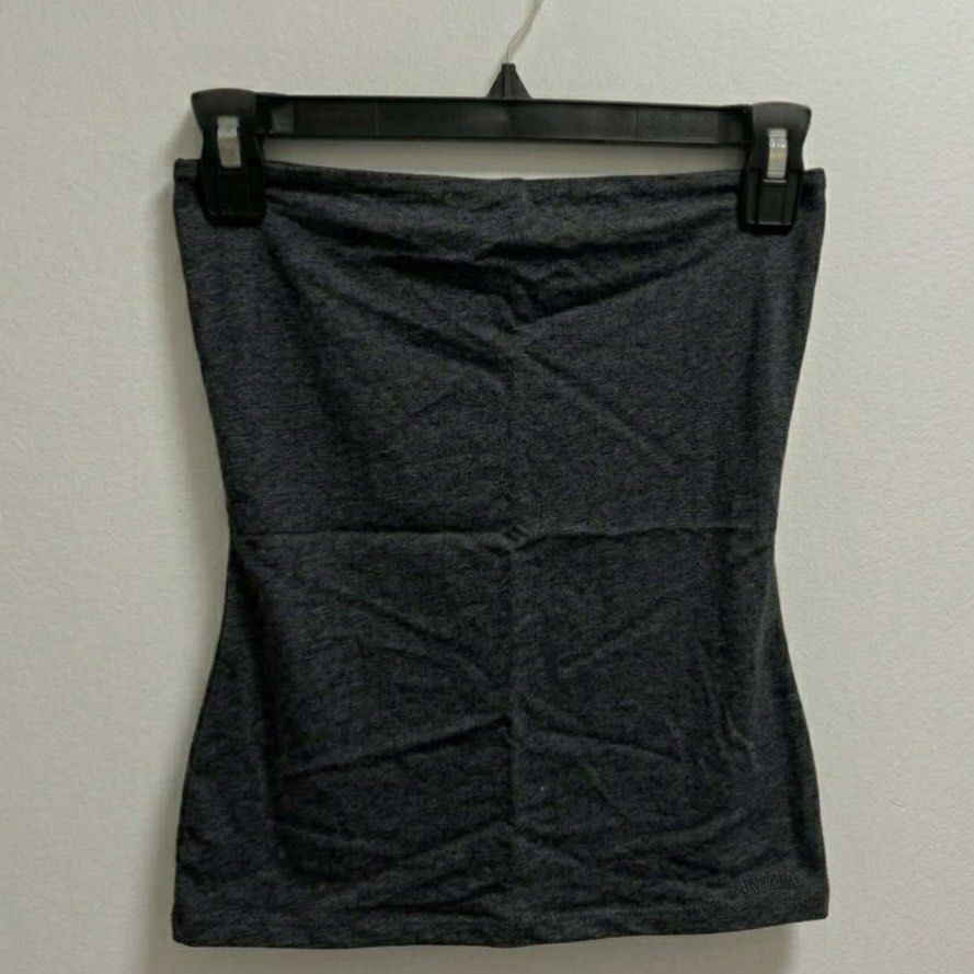 aritzia contour tube top (grey) (Category: Sleeveless) located in Marikina City. Submitted by itemsbynana (Listing ID 1435375966, Image 1). Description: 💌 brand new & guaranteed authentic 💌 sizes: xxs, xs, s, m, l 💌 item may come with or without tag.