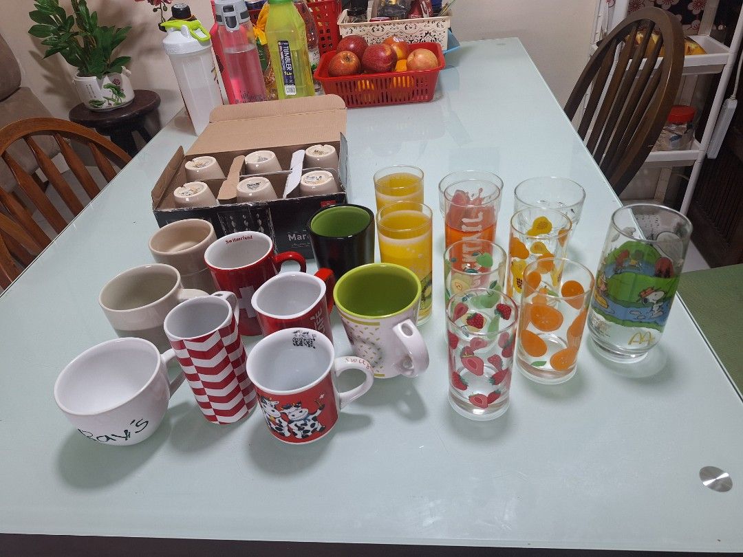 Assorted mugs441970560599347200