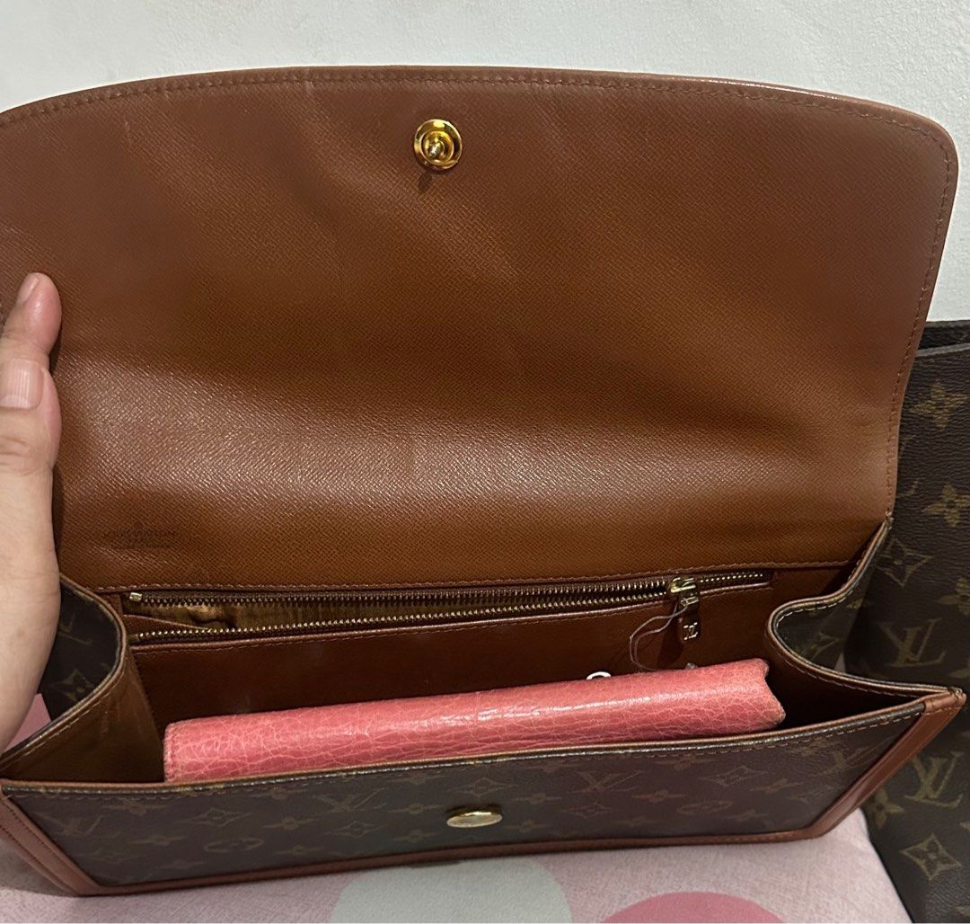 Authentic Louis Vuitton Vintage Pochette Dame Gm (Category: Luxury Bags & Wallets) located in Cabuyao City. Submitted by tessamatsu39651 (Listing ID 1385946630, Image 2). Description: Guaranteed Authentic Rank B Normal sign of usage(no major flaws .