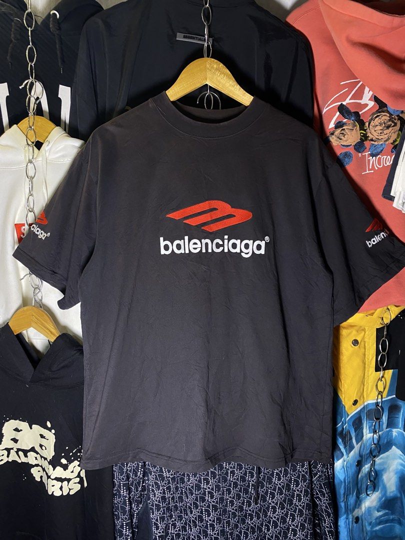 Balenciaga 3b icon shirt (Category: Luxury Apparel) located in Manila. Submitted by ercmrsmam (Listing ID 1435460986, Image 1). Description: BALENCIAGA 3B SPORTS ICON SHIRT W22.5 L27.5 Sunfade COLOR MAY VARY DUE TO LIGHTING EXCELLENT CONDI Dm if interested 📩 Location: Baclaran 📍 MOP: Gcash 💳.