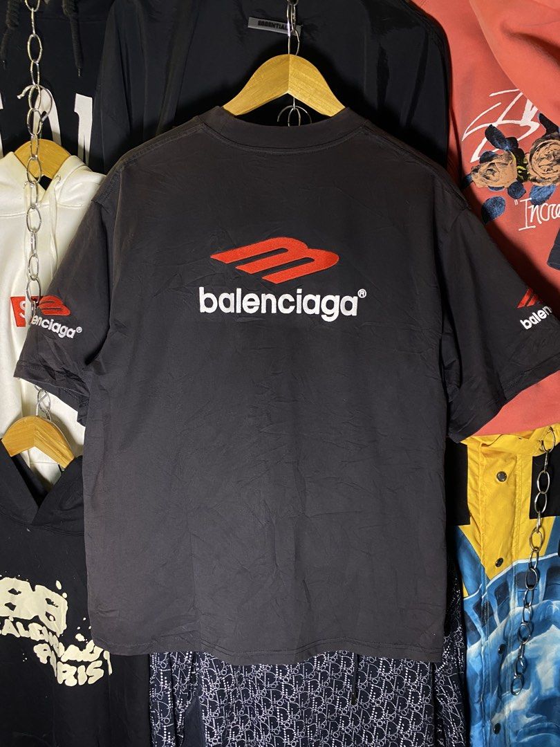 Balenciaga 3b icon shirt (Category: Luxury Apparel) located in Manila. Submitted by ercmrsmam (Listing ID 1435460986, Image 2). Description: BALENCIAGA 3B SPORTS ICON SHIRT W22.5 L27.5 Sunfade COLOR MAY VARY DUE TO LIGHTING EXCELLENT CONDI Dm if interested 📩 Location: Baclaran 📍 MOP: Gcash 💳.