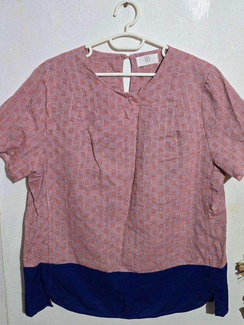 Bayo Top (Category: Blouses) located in Manila. Submitted by hellomrys (Listing ID 1435391176, Image 1). Description: - Bayo top 1L/XL - Pink patterned top, blue bottom.