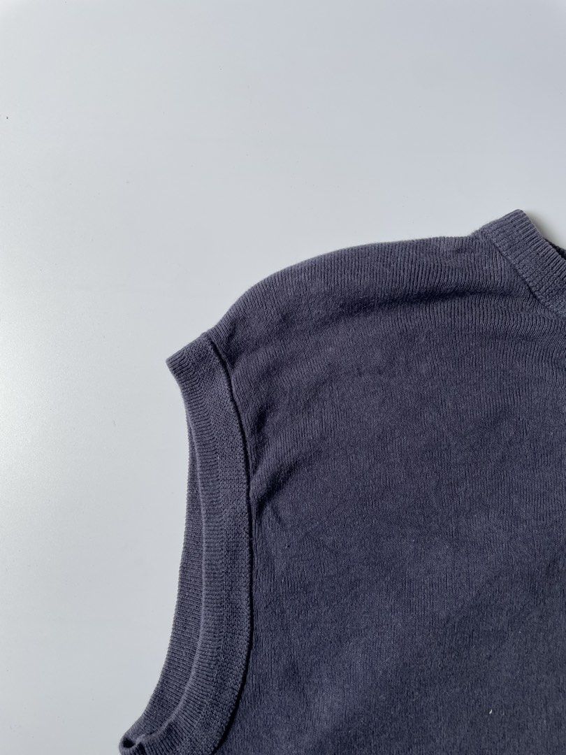 Beams navy blue crew neck sweater vest (Category: Coats, Jackets and Outerwear) located in Baguio. Submitted by chronicles_cache (Listing ID 1435501359, Image 3). Description: Condition: Great Size tagged: M Width: 20.5 Length: 26 Shoulder: 20.5.