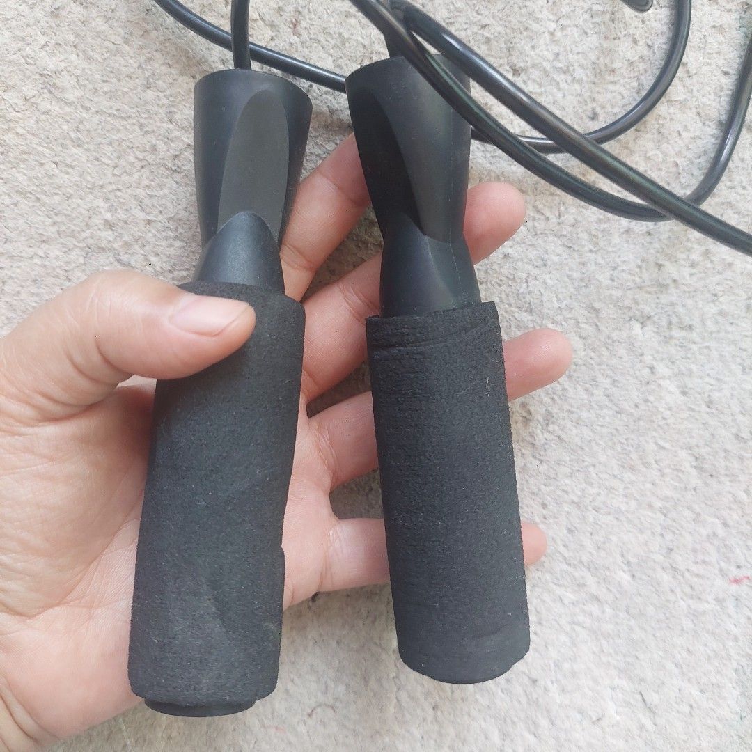 Black Jump Rope with Foam Handles (Category: Cardio & Fitness Machines) located in Mandaluyong City. Submitted by locolady (Listing ID 1435400613, Image 2). Description: - Black jump rope - Comfortable foam handles - Durable rope material - Contoured handles for better grip - Suitable for various fitness activities.