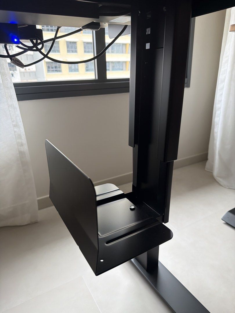 Black PC Mount for Omni Desk442009489685227520