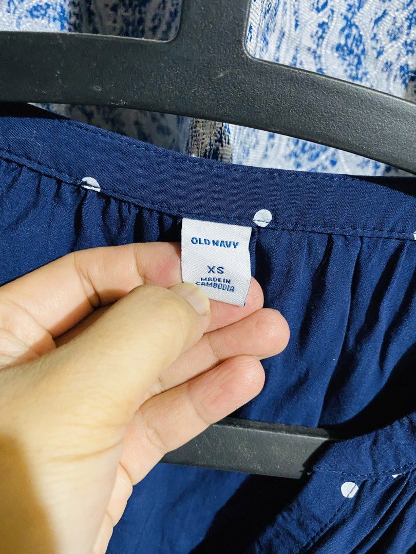 Blouse (Category: Blouses) located in Baguio. Submitted by vanity_kimo (Listing ID 1435446946, Image 3). Description: 🍀OLD NAVY 🍀good condition 🍀not faded .