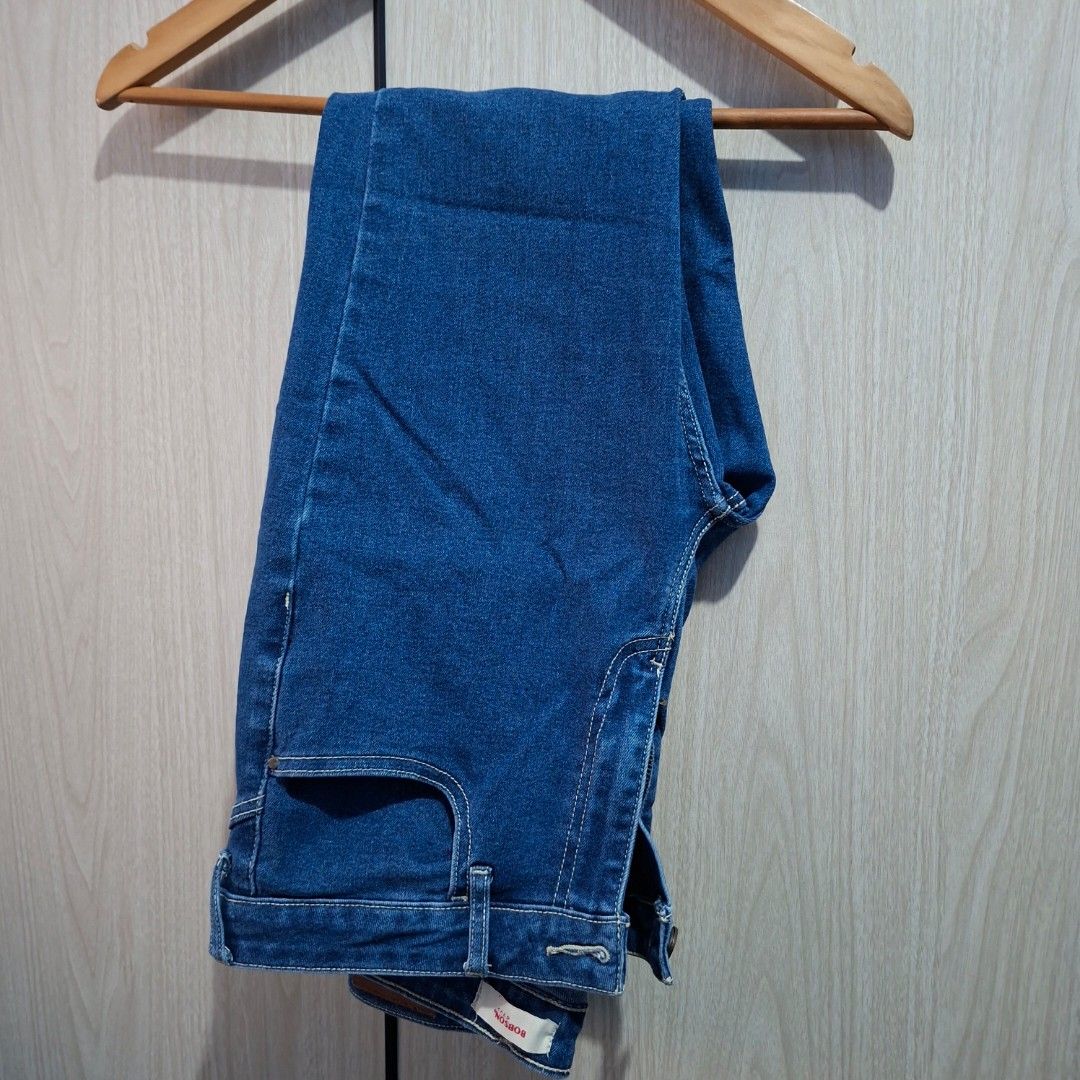 Bobson Skinny Jeans (Category: Jeans) located in Cavite. Submitted by sofabinpink (Listing ID 1435350614, Image 1). Description: size 31 on tag but can fit size 29.