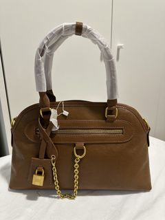 (Category: ) located in . Submitted by ysl1411 (Listing ID 1435432199, Image 1). Description: .