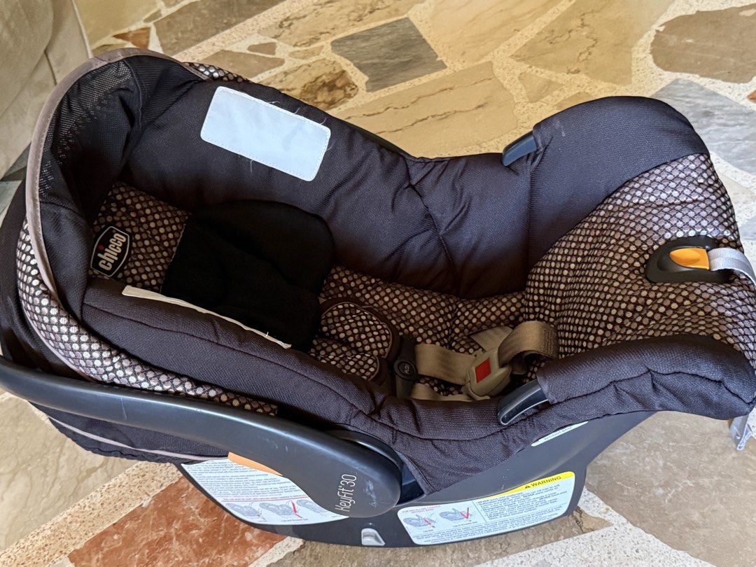 Chicco KeyFit 30 Infant Car Seat (Category: Car Seats) located in Calamba. Submitted by mokissm226349 (Listing ID 1435358876, Image 1). Description: Chicco KeyFit 30 infant car seat features a black and patterned fabric design. It includes a headrest, harness straps, and a base. The seat has a handle for carrying and a sunshade. The Chicco logo is visible on the side..